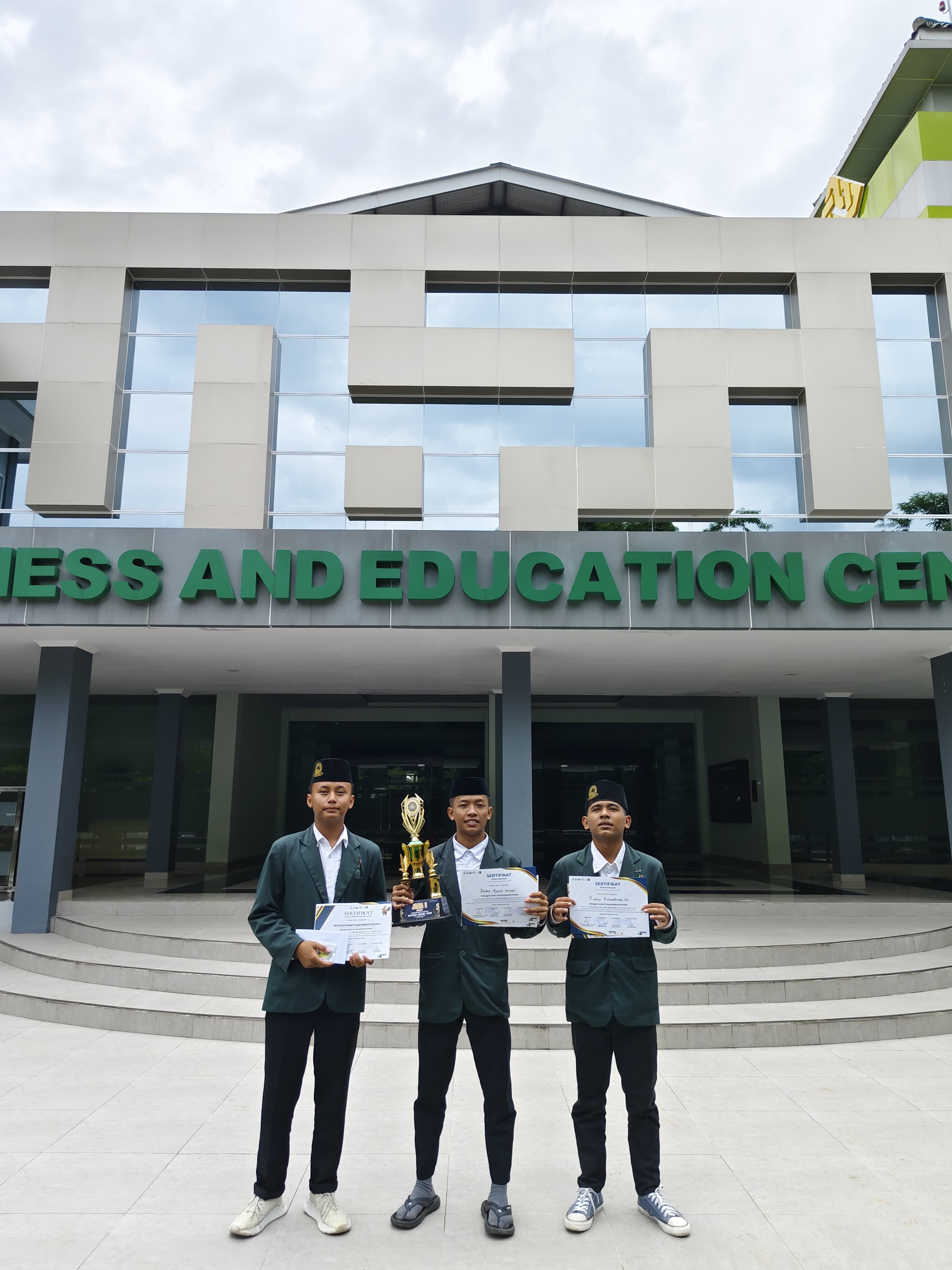 Juara Lomba Debat Bahasa Arab Tingkat Nasional